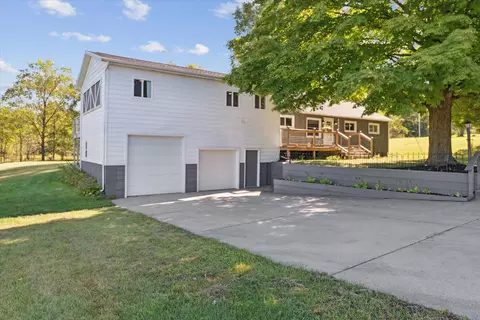 8590 Greenfield Hwy, Bellevue, MI 49021