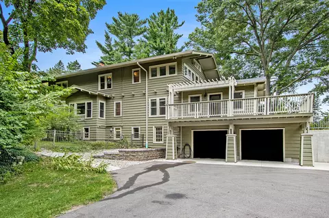 2340 Springhill Dr, Kalamazoo, MI 49008