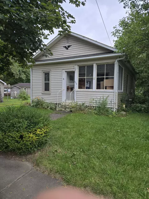 230 Second St, Breckenridge, MI 48615