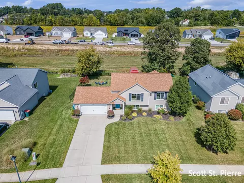 5279 Windfield Dr, Allendale, MI 49401