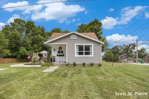 9012 Stebbins St, Montague, MI 49437