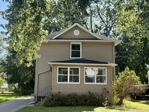 613 Gilbert St, Jackson, MI 49202 photo 2