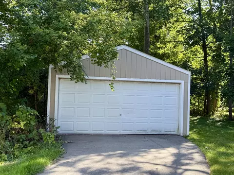613 Gilbert St, Jackson, MI 49202 photo 4