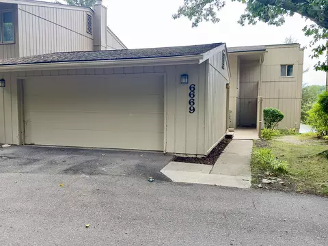 6669 Red Cedar Ln, West Bloomfield, MI 48324