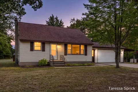 14092 152nd Ave, Grand Haven, MI 49417