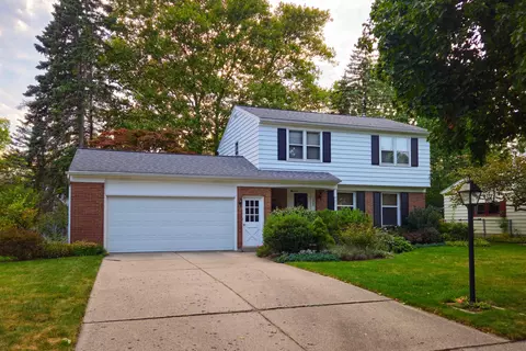 2065 Ridgewood Ave SE, Grand Rapids, MI 49546
