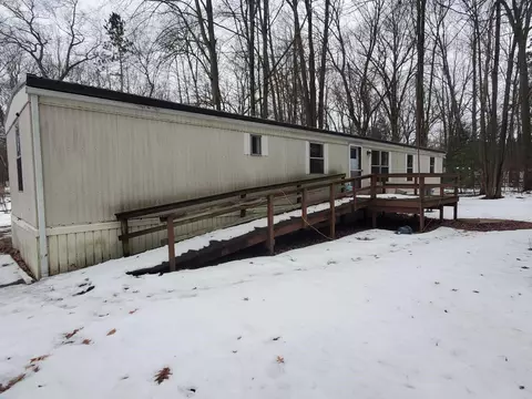 2243 Oakridge Dr, Farwell, MI 48622