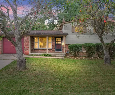 2707 Brandywine Dr, Ann Arbor, MI 48104
