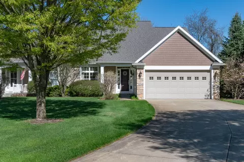 8660 Oakland Hills Cir, Portage, MI 49024