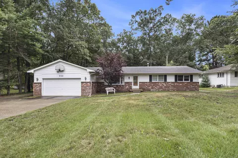 6109 W Curtwood Rd, Ludington, MI 49431