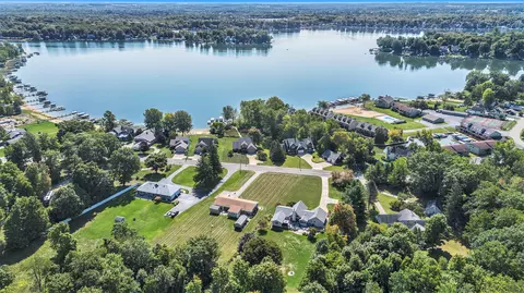 6030 Paw Paw Lake Rd, Coloma, MI 49038