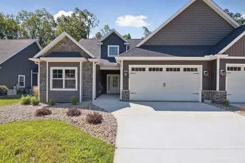 1160 Lochaven Cir, Hillsdale, MI 49242