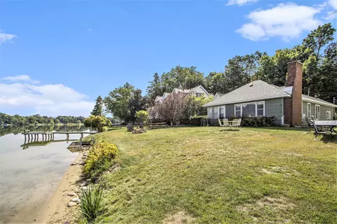 51361 Summit St, Paw Paw, MI 49079