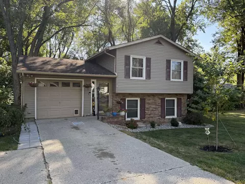 11 Elm St, Hillsdale, MI 49242