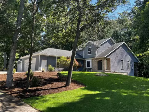 5221 Jackson Ct, Montague, MI 49437