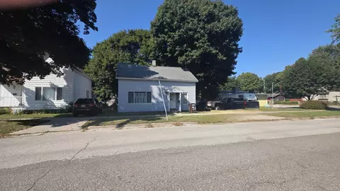 207 N Rath Ave, Ludington, MI 49431