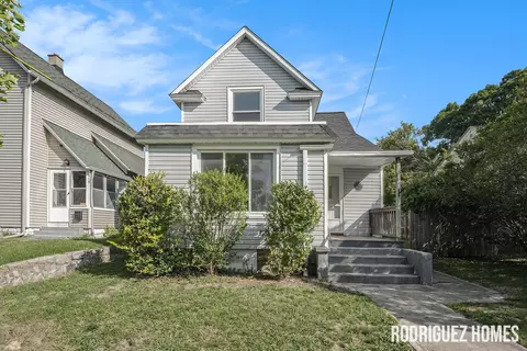 423 Shirley St NE, Grand Rapids, MI 49503