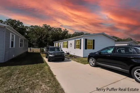 261 Taffy Ln #602, Muskegon, MI 49442