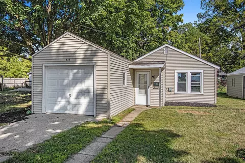 645 N 11th St, Niles, MI 49120