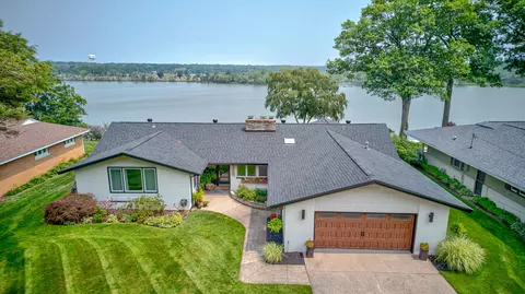 3920 Highgate Rd, Norton Shores, MI 49441