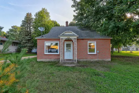 2128 Burton Dr, Zeeland, MI 49464