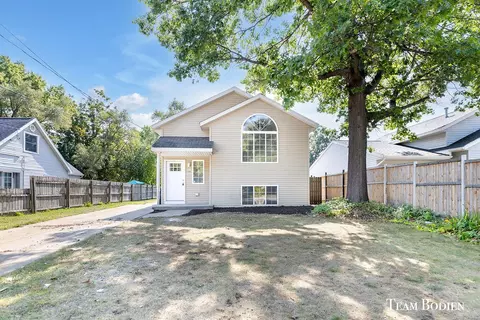 206 Nancy St SE, Kentwood, MI 49548