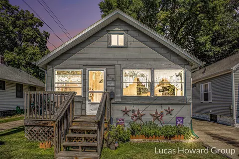 712 Lenore Ave, Lansing, MI 48910