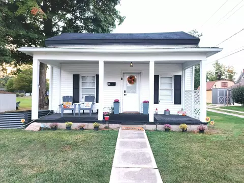 265 W 4th St, Constantine, MI 49042