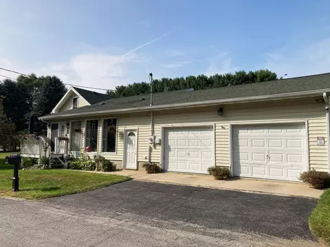 651 E Forest St, Edmore, MI 48829 photo 2