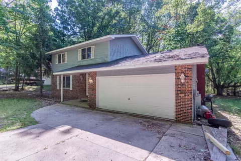 110 Carpenter Blvd, Roscommon, MI 48653 photo 2