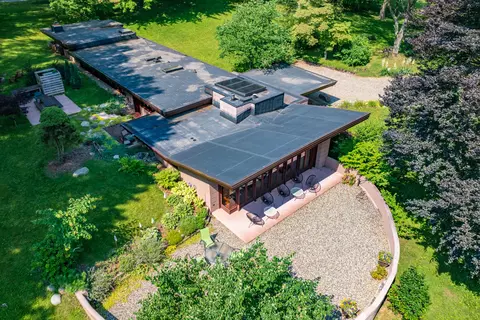 11090 Hawthorne Dr, Galesburg, MI 49053