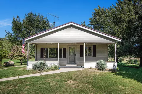 52466 28th Ave, Bangor, MI 49013