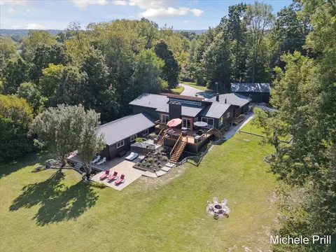 9877 Brumm River Dr, Nashville, MI 49073
