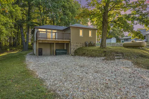 14166 Hicks Lake Dr, Evart, MI 49631