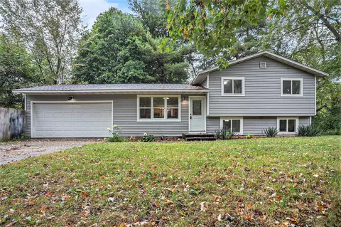 67311 Oxbow Dr, Constantine, MI 49042