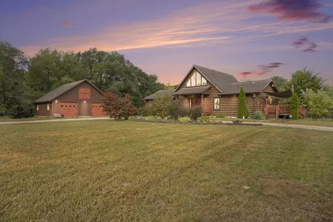 5957 S Landing Ln, Fremont, MI 49412