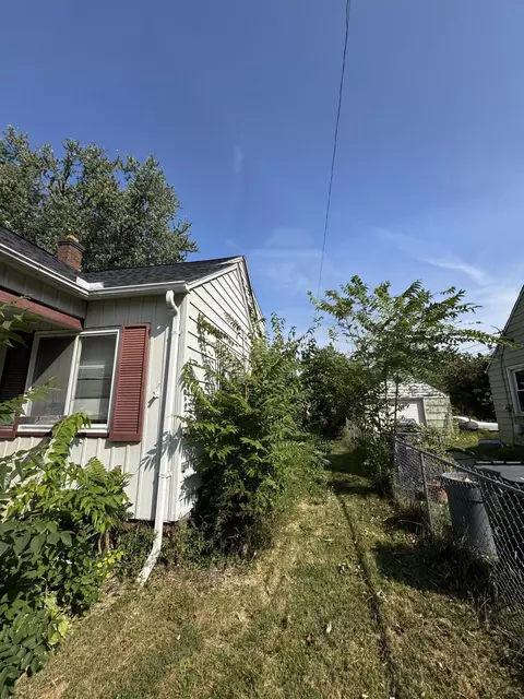 2714 Barth St, Flint, MI 48504 photo 5