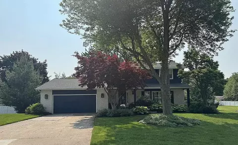 1910 Mellowwood Ct E, Jenison, MI 49428