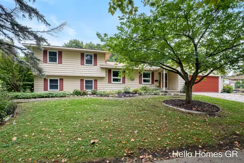 2480 Lafayette Ave NE, Grand Rapids, MI 49505