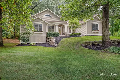 6300 Boulder Ridge Dr NE, Belmont, MI 49306