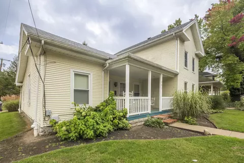 201 S Oak St, Buchanan, MI 49107