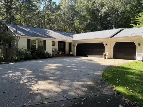 2160 Eagle Blvd, Holland, MI 49424