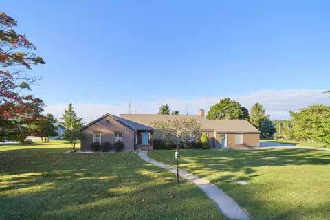 714 Harbor Dr, Manistee, MI 49660