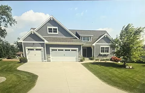 12908 Sunrise Ct, Wayland, MI 49348