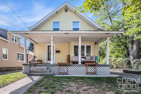 16 Graceland St NE, Grand Rapids, MI 49505