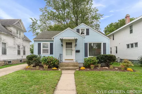 178 W 21st St, Holland, MI 49423