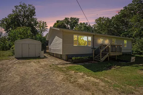 37129 Marrion Ct, Paw Paw, MI 49079