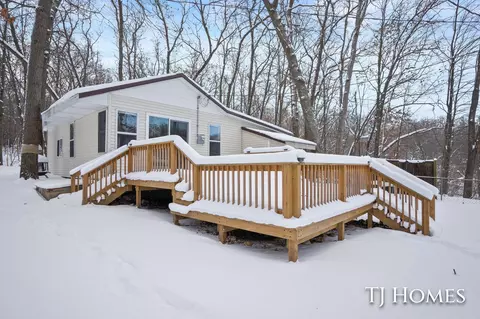 6048 Stewart Woods Dr, Delton, MI 49046