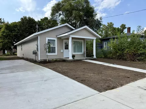 1221 Sanford St, Muskegon, MI 49441
