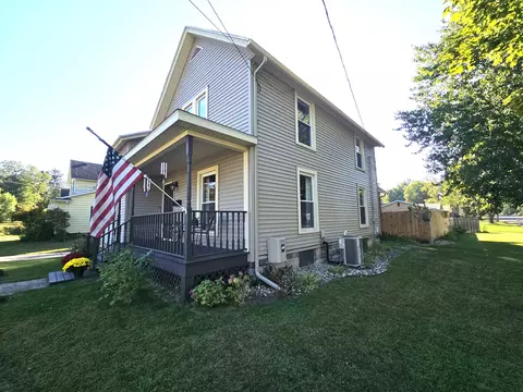 1002 S Broadway St, Hastings, MI 49058